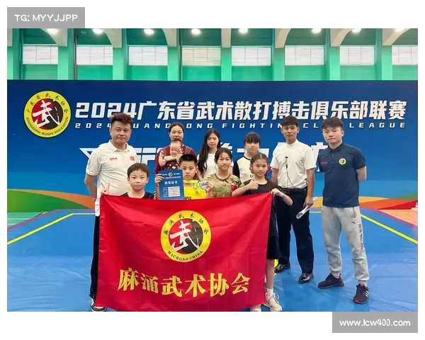 中国搏击俱乐部联赛西安站大学生拳手赵琪飞首秀成功突破取得胜利 中国搏击俱乐部联赛西安站大学生拳手赵琪飞首秀成功突破取得胜利